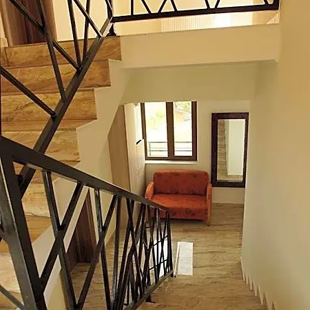 Fara Nume Hotel *