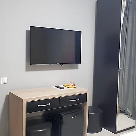 Hotel Fara Nume *