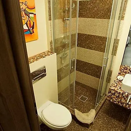 Hotel Fara Nume *