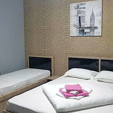 Hotel Fara Nume *